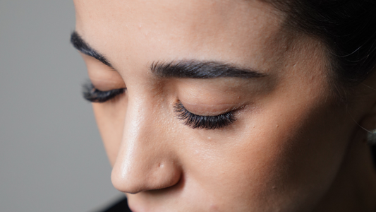 How to Care for Your False Eyelashes: Tips for Prolonging Their Lifespan